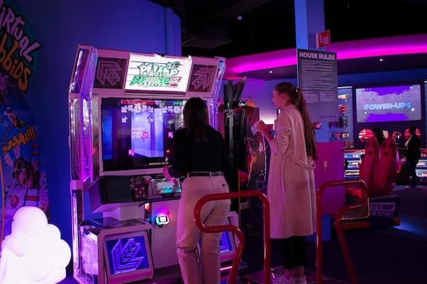 Comment composer une musique de fond pour des jeux de société immersifs ?