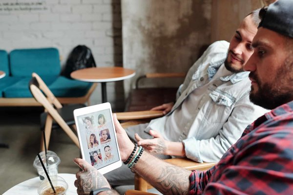 Site de rencontre libertin : avantages et inconvénients